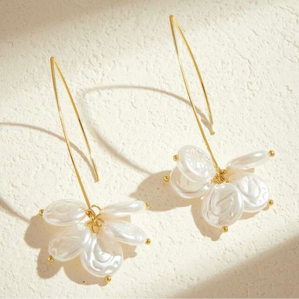 Anthropologie “Freshwater Pearl Disc Cluster” Elongated Open Loop Gold Wire Hoop - Picture 12 of 16